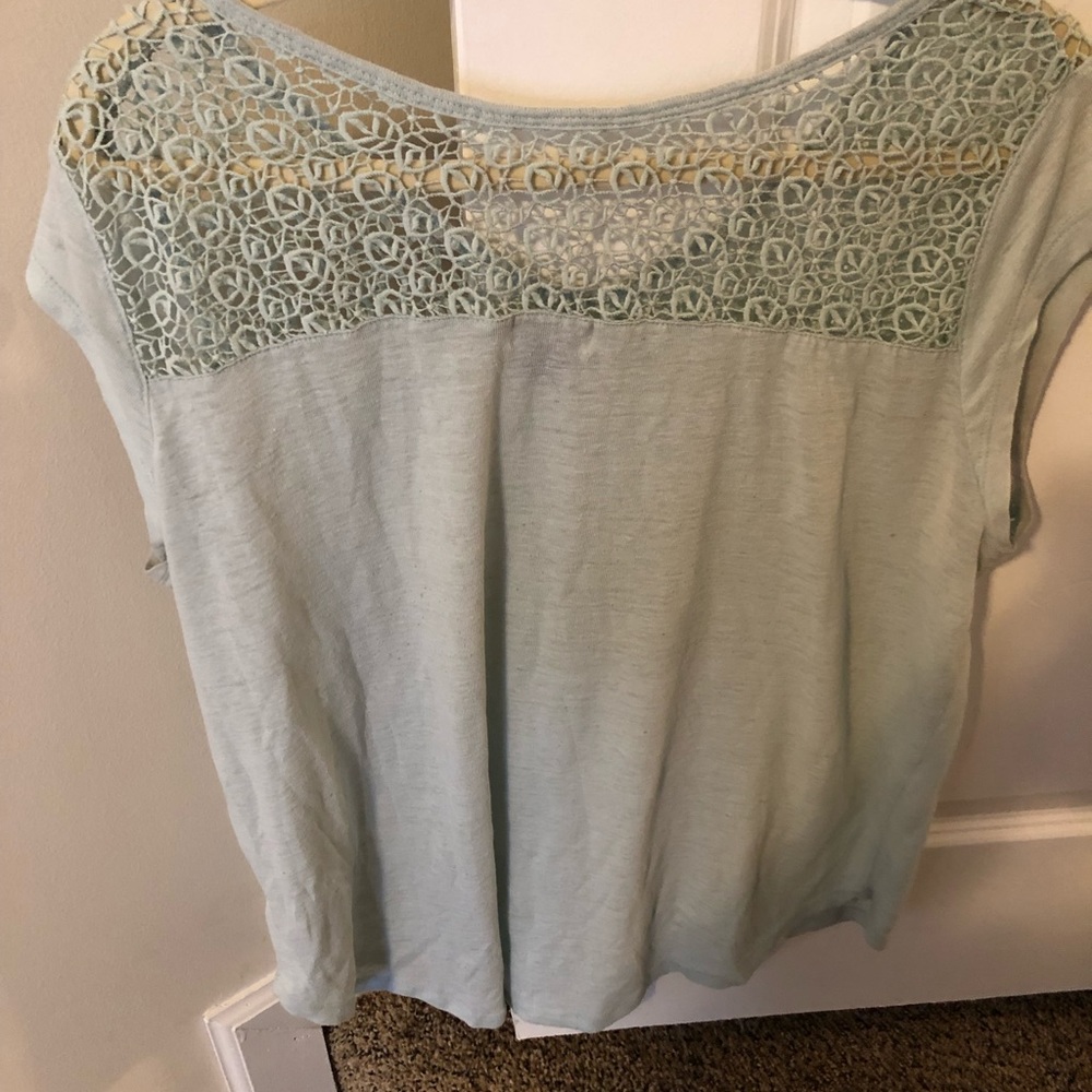 Light flowy top - Picture 3 of 3